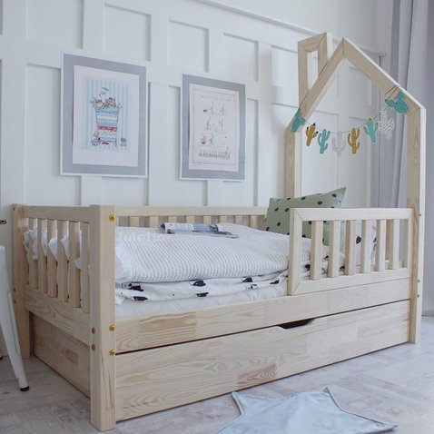 Masivní dětská postel Mali Plus mini domeček - 70 x 140 cm - přírodní borovice 01
