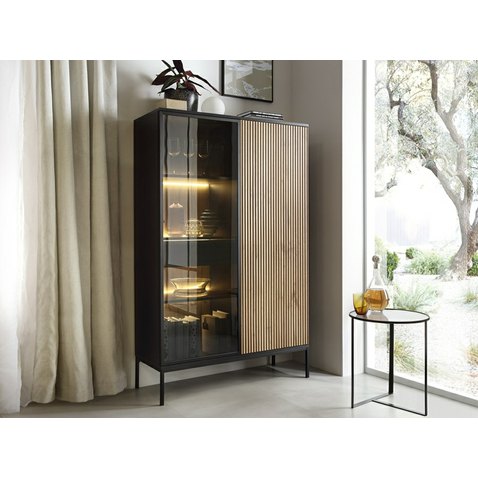 Moderní vitrína s osvětlením Sento